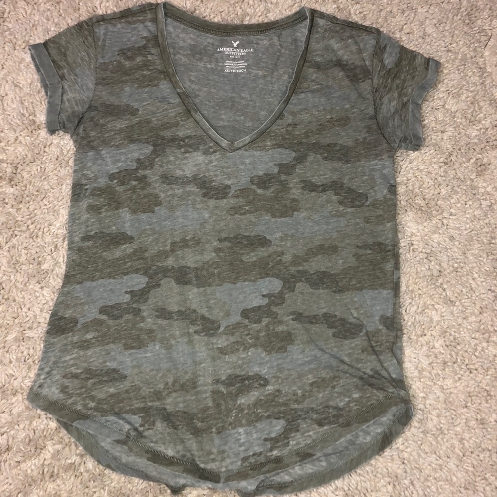 AMERICAN EAGLE camo shirt